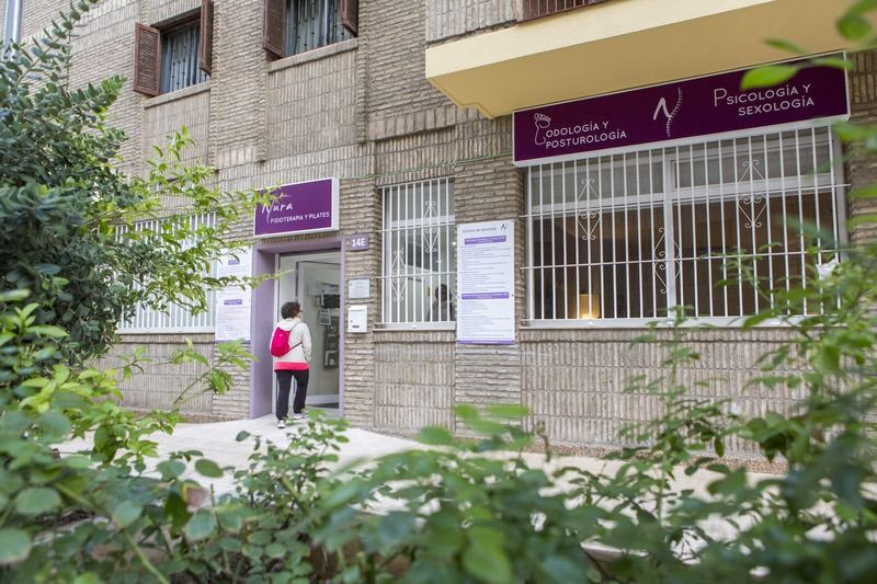 Nura-Fisioterapia-Entrada-Clinica-Fisioterapia-Sevilla